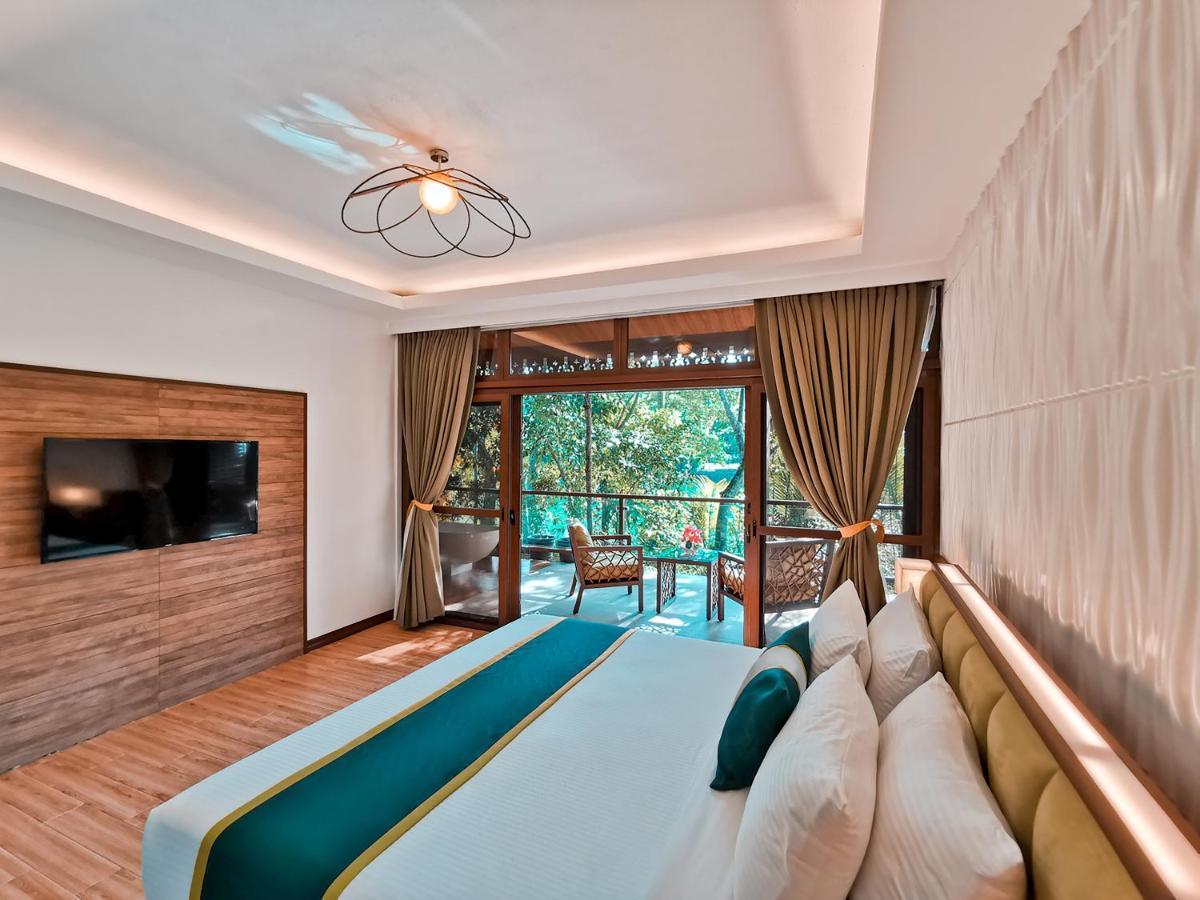 River Resort 3*