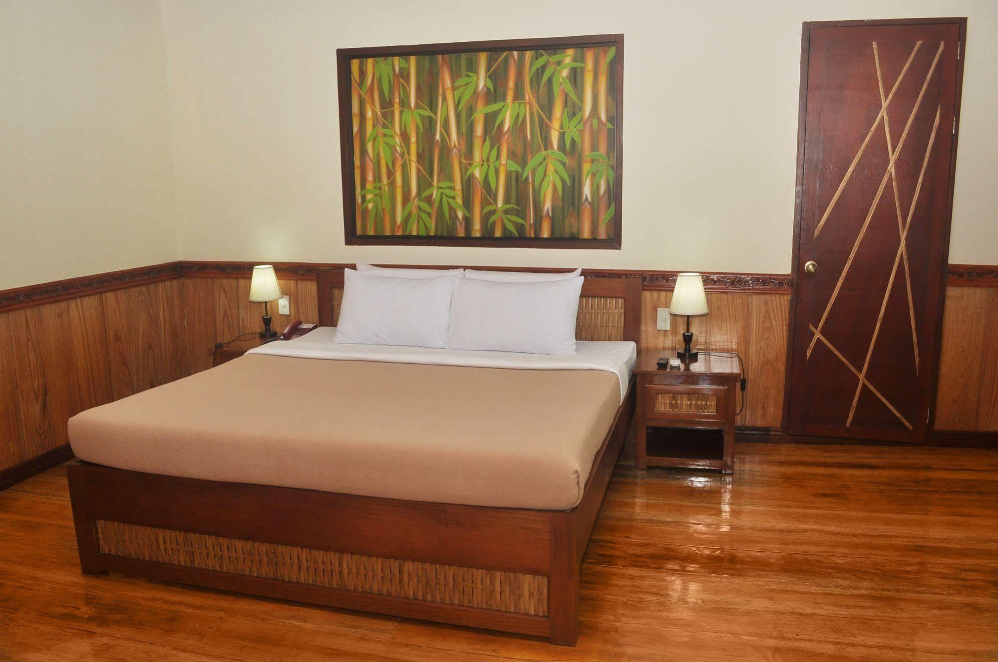 Resort River 3*