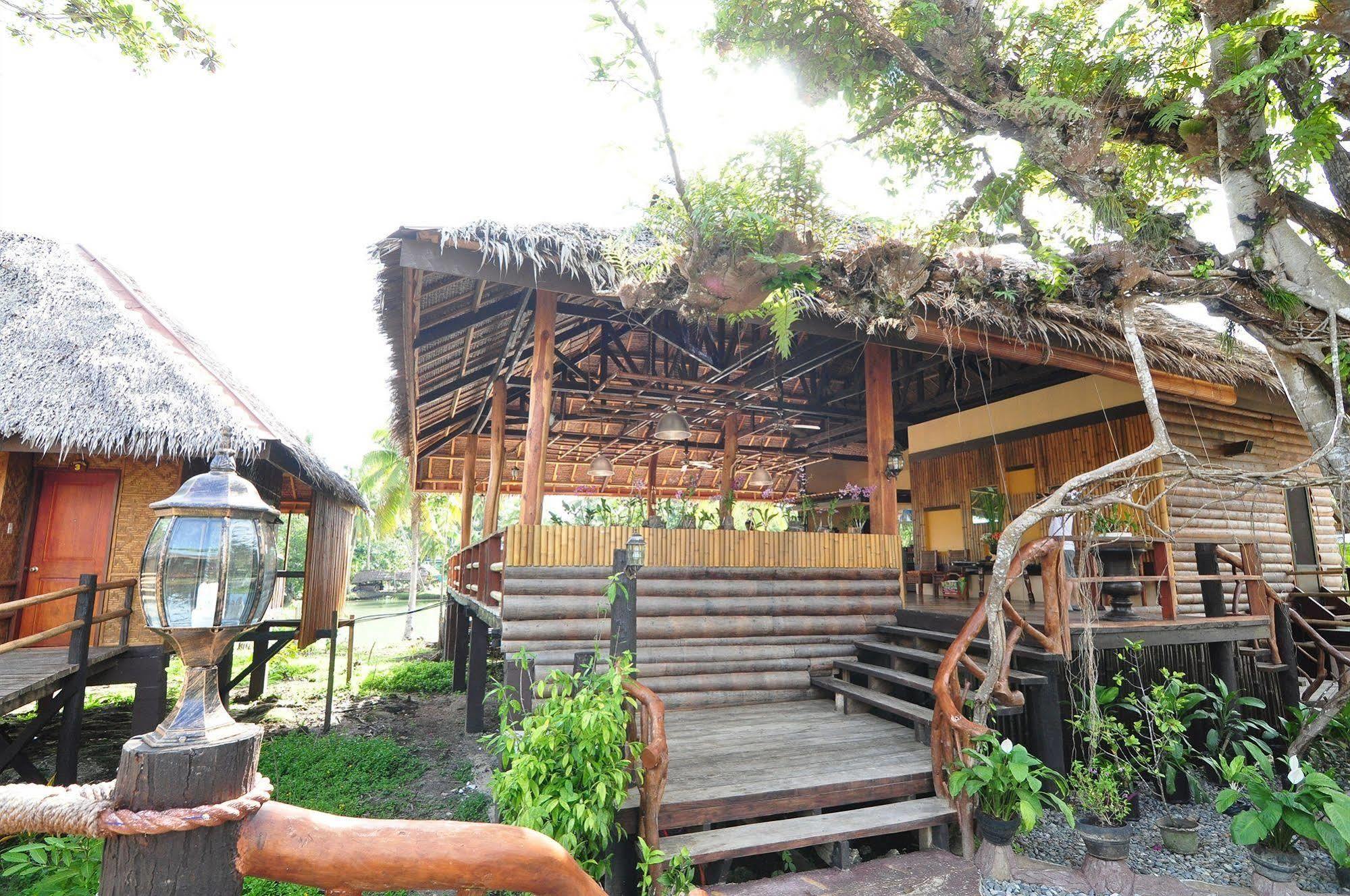 River Resort 3*